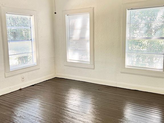 3rd image of 813 E Maddox Ave