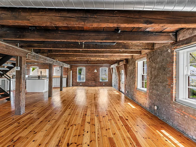 371 S Main St — Photo 8
