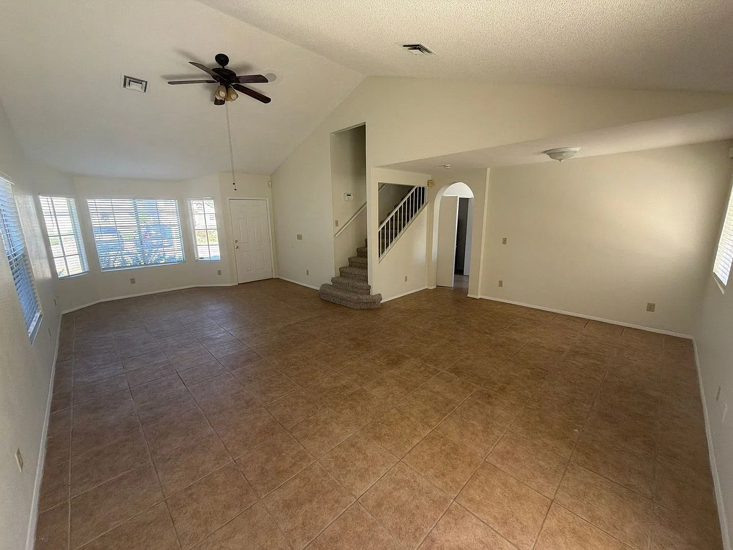 3 bed, 2.0 bath, 1356 sqft, $2,400 — Photo 2
