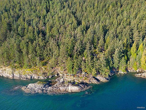 3rd image of 381 Waterfront