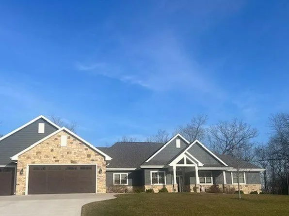 1904 Cottontail Dr, Oshkosh, WI 54904