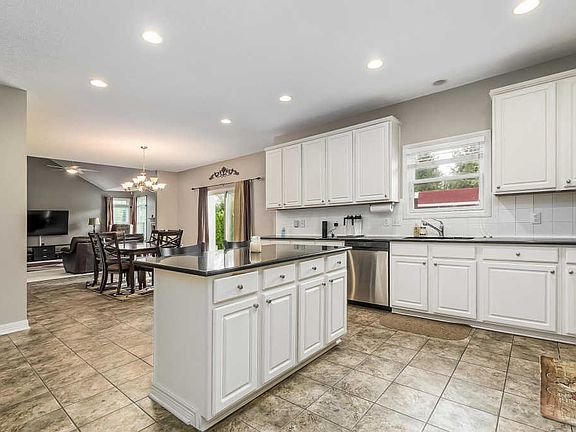 5th image of 9008 Francine Ln