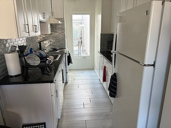 3rd image of 280 Granada Ave APT 4