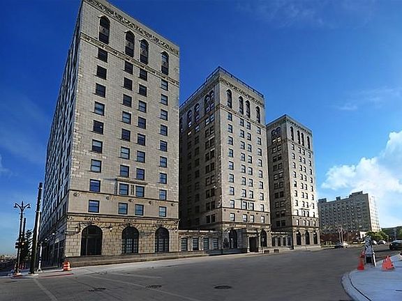 3rd image of 15 E Kirby St APT 524