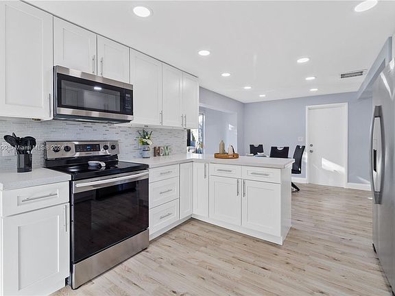 4th image of 1400 SW 34th Ter #0