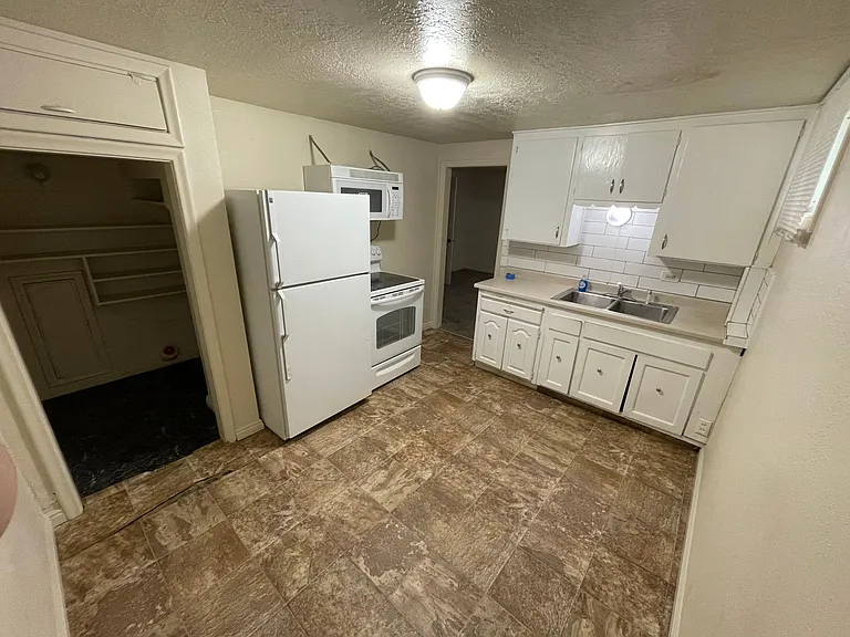 3148 Jefferson Ave — Photo 1