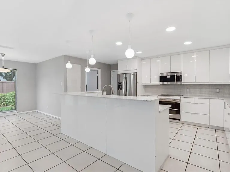 17015 Graystone Dr — Photo 10