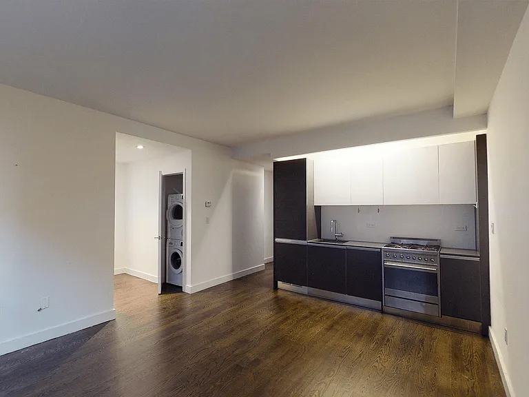 666 W End Ave #22B — Photo 1