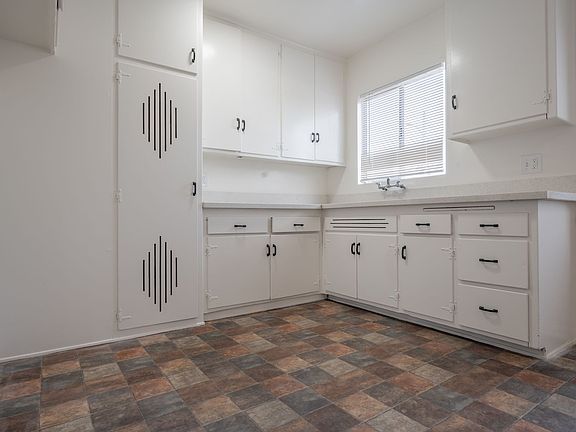 3rd image of 10219 England Ave APT 1