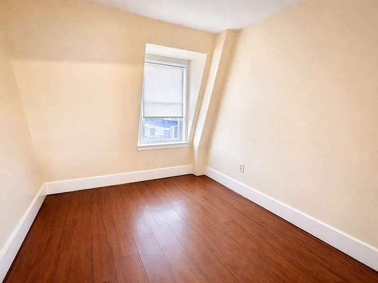 1130B Washington St — Photo 12