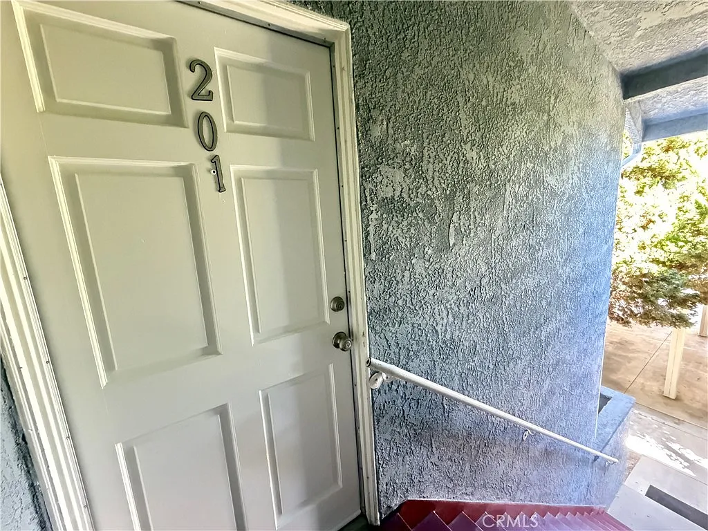 2 bed, 900 sqft, $2,595 — Photo 3