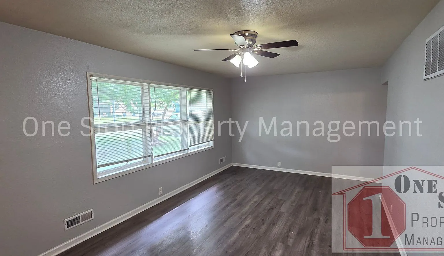 Freshly Updated 3 Bedroom / 1 Bathroom in Kansas City!! — Photo 4