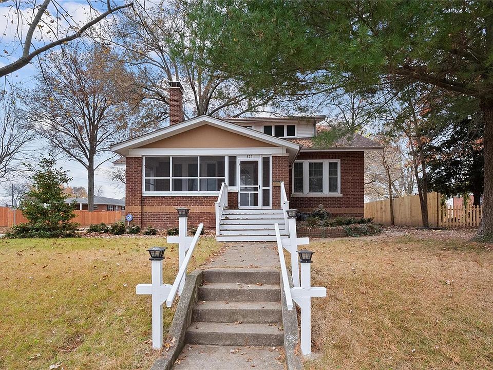 1st image of 835 Forest Ave