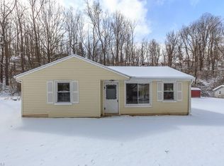 7710 Saxon Dr, Kirtland, OH 44094