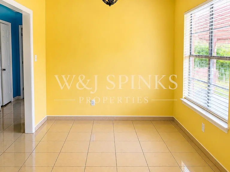 1218 Mango Ct — Photo 5