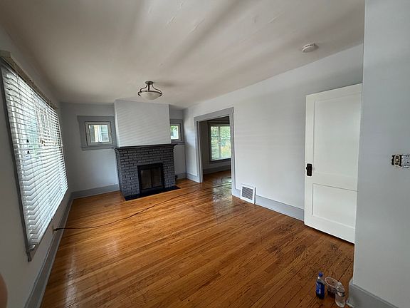 5th image of 323 Arlington Ave