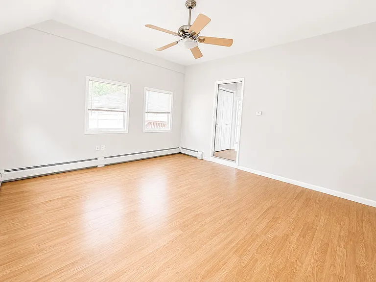 24 Sunderland Ave — Photo 13