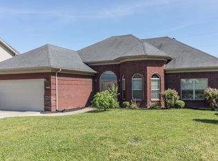 211 Robert E Ct, Radcliff, KY 40160