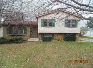 2113 Old Elm Rd, Lindenhurst, IL 60046