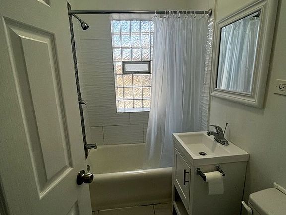 2nd image of 8209 S Ellis Ave #8211-1E