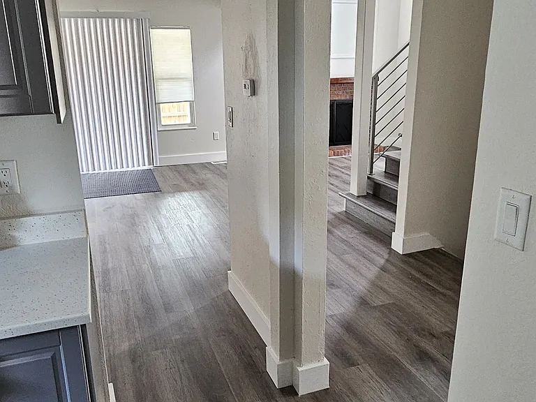 Kitchen to Family Rm