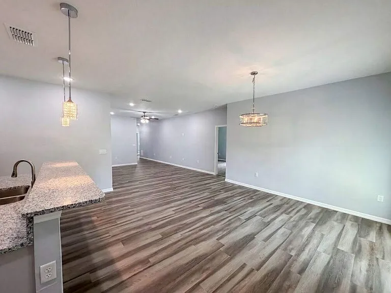 1017 W 11th St #B3 — Photo 1