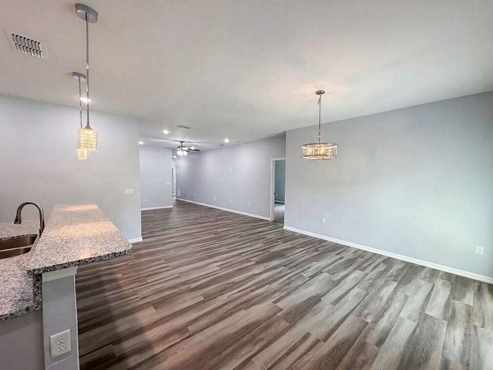 1st image of 1017 W 11th St #B3