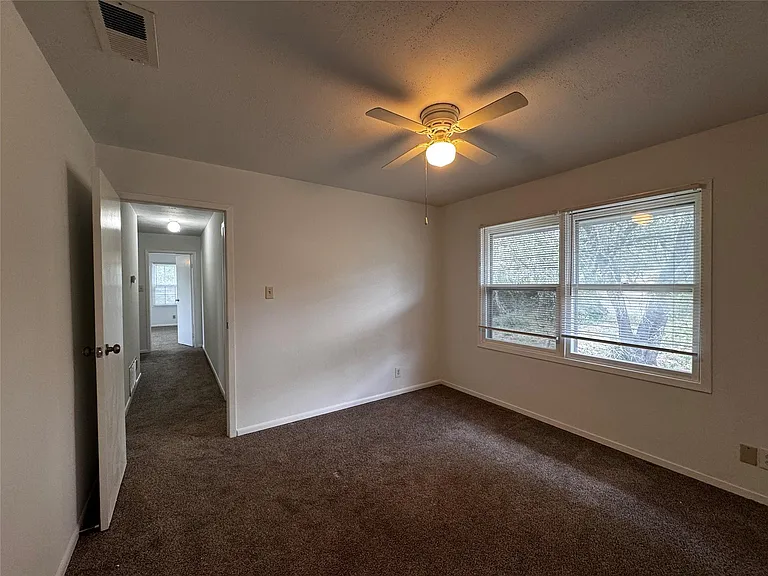 7702 Pitter Pat Ln — Photo 21