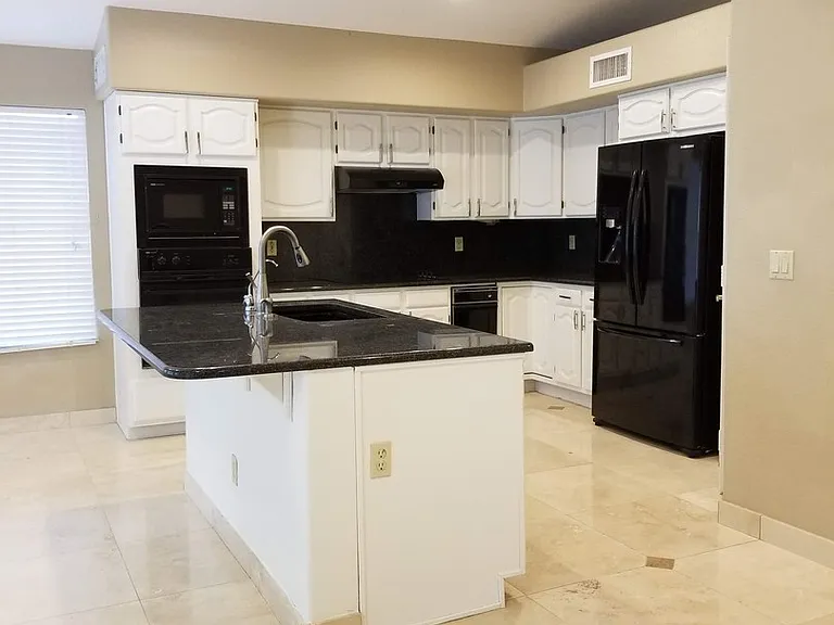 12907 E Sahuaro Dr — Photo 2