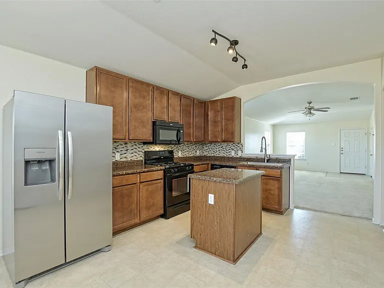 811 Encinita Dr — Photo 4