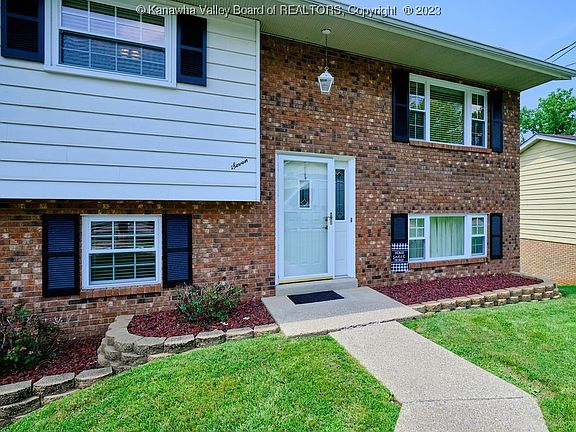 3rd image of 7 Peach Tree Ln