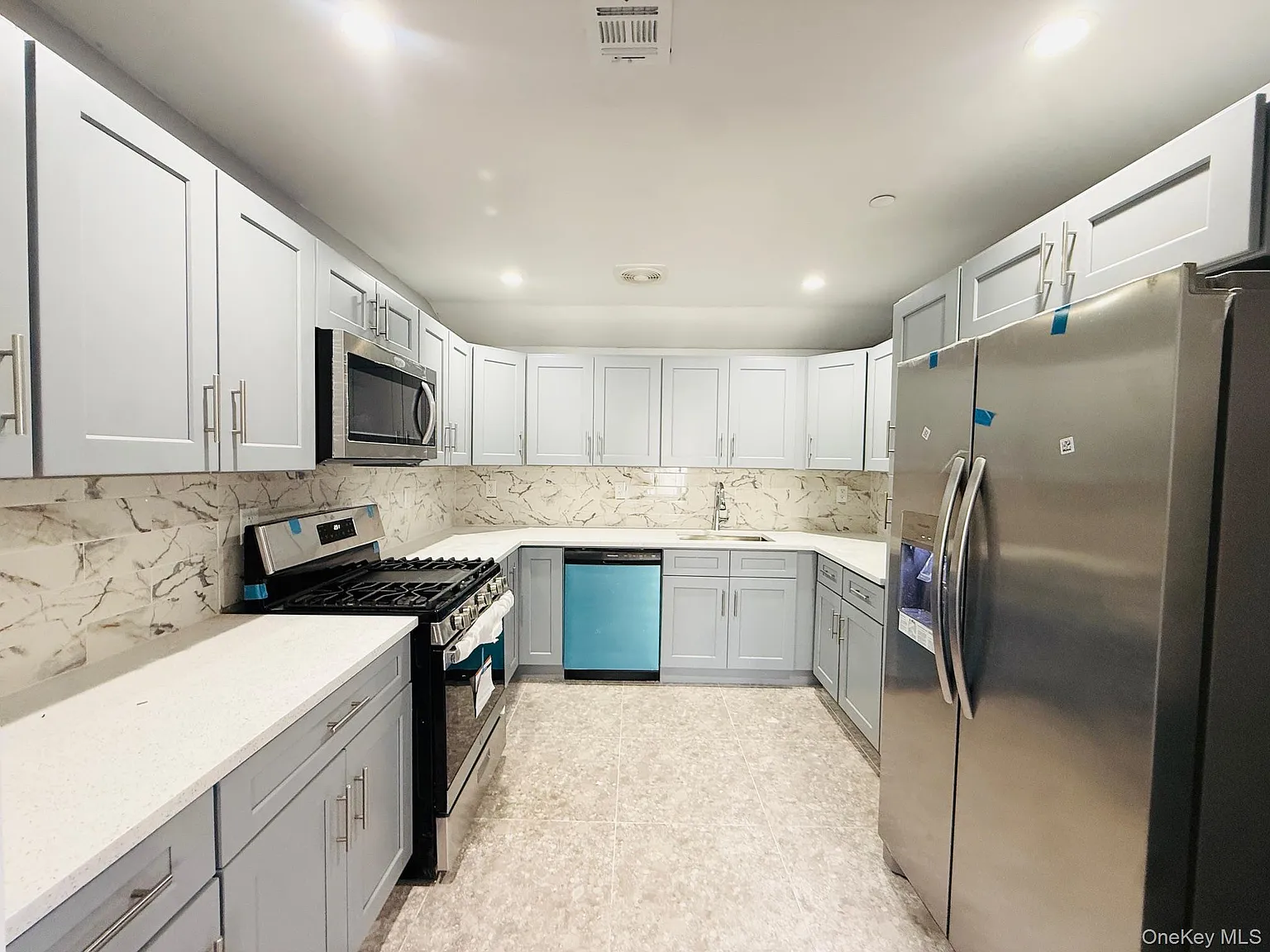 3 bed, 2.0 bath, 1258 sqft, $3,250 — Photo 4