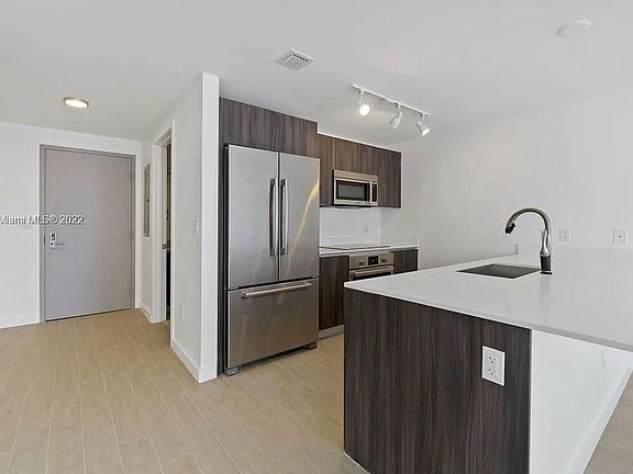4th image of 488 NE 18th St Unit 3706