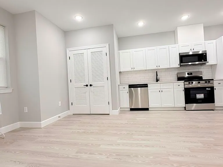 168-170 Fair St #3 — Photo 2