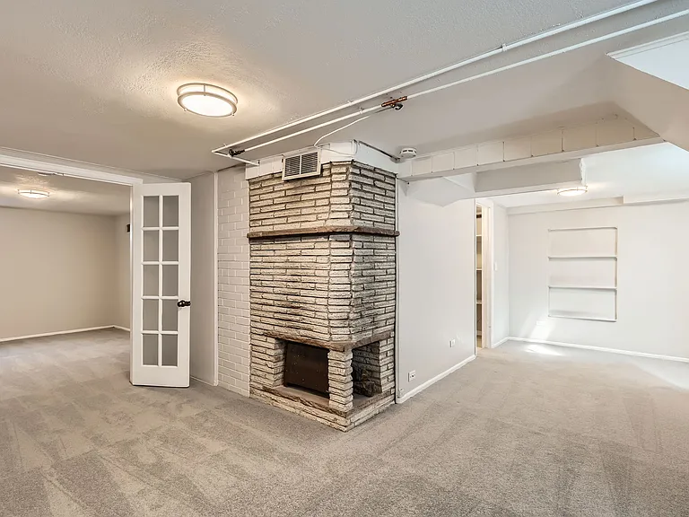 2210 S Clarkson St — Photo 21