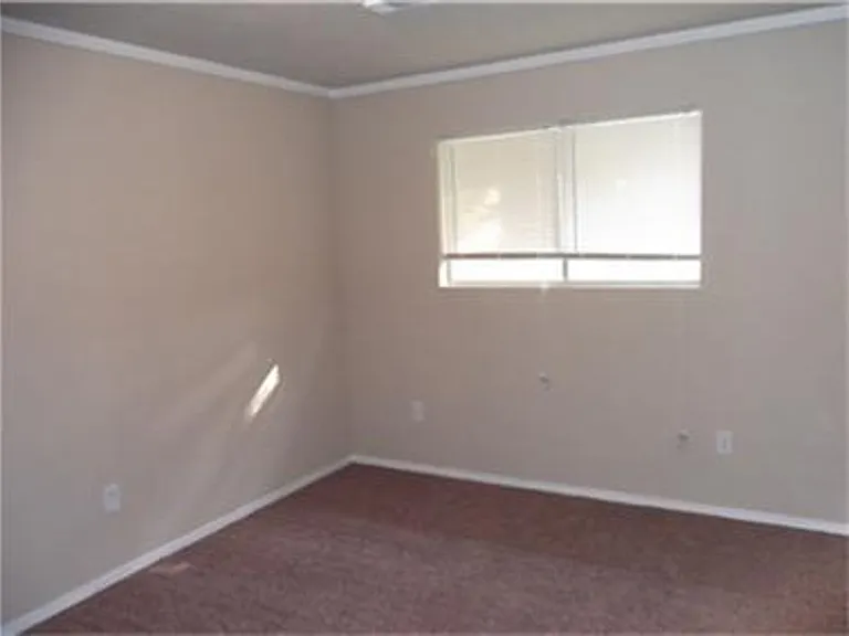 22603 Millgate Dr — Photo 2