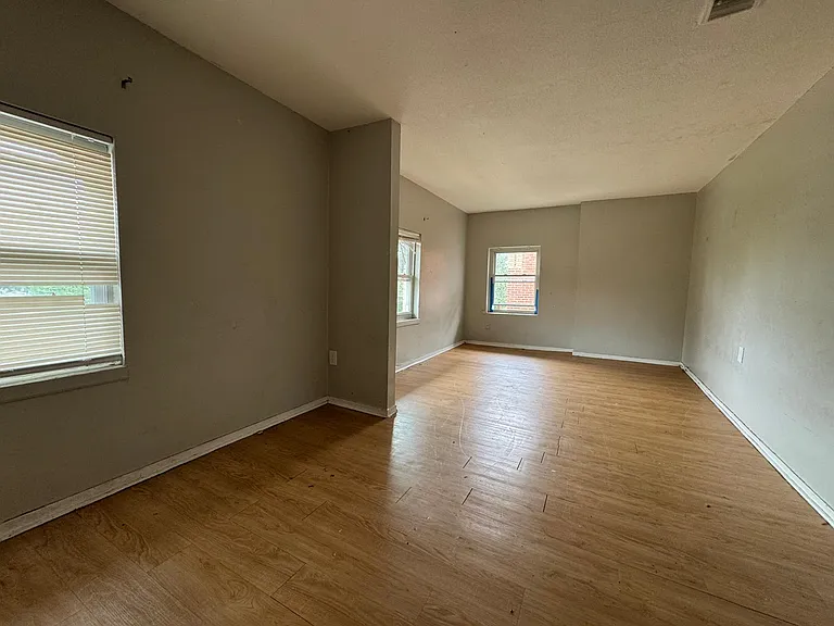 27 Williams St #3L — Photo 5