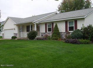 2513 Cedar Lake Dr, Jenison, MI 49428