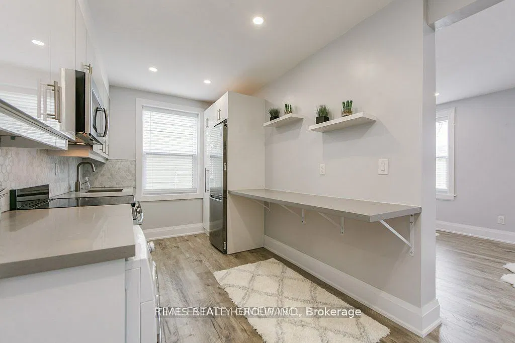 1492 Dundas St E — Photo 3