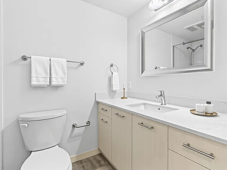 220 Cannon St E — Photo 16