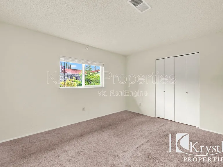1398 Hale St — Photo 18