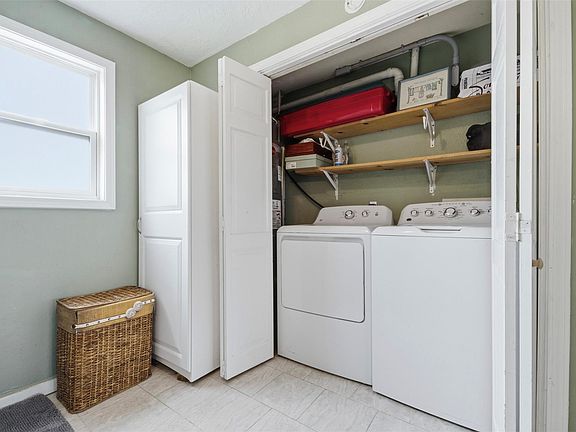 5th image of 2 S Sandpiper St