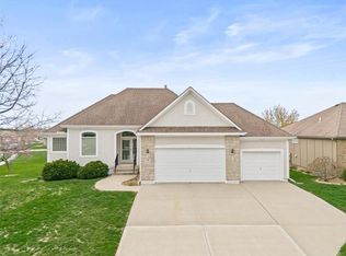 709 Redtop Ln, Raymore, MO 64083