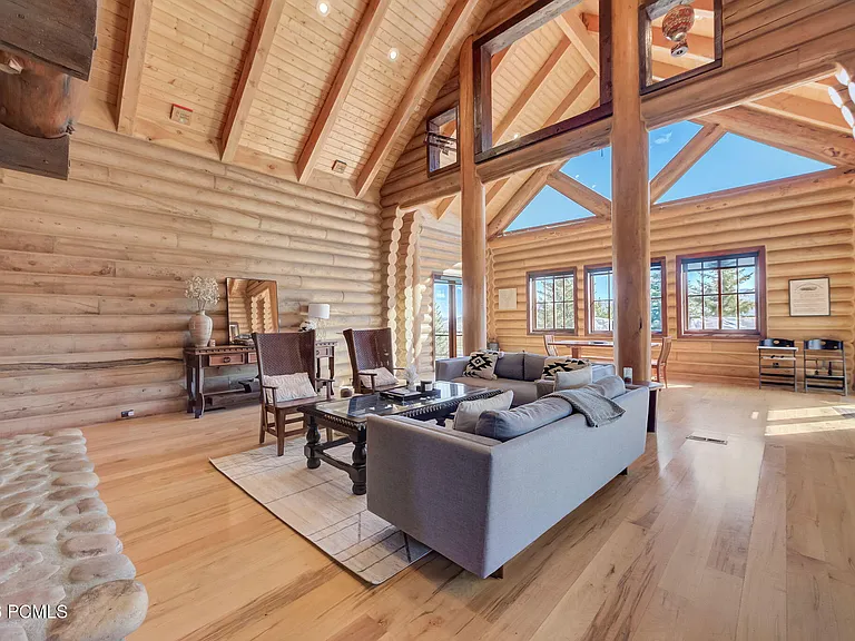 715 Aspen Ln — Photo 10