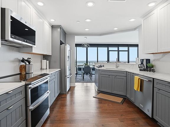 4th image of 4350 Ocean Dr APT 204