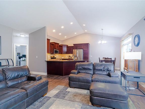 5th image of 1531 Tuscany Dr SE