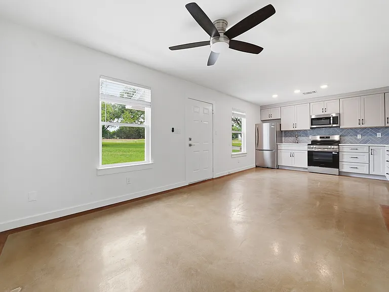 102 Rose Dr #B — Photo 5