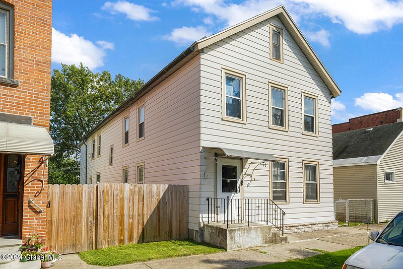 3rd image of 2416 4th Avenue