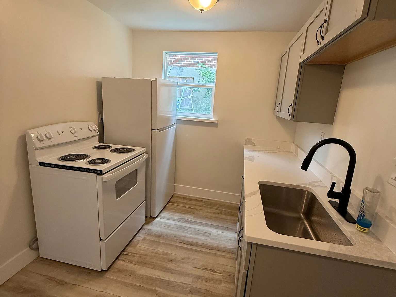 829 Riverview Terrace — Photo 3