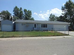 140 Bridgers Xing, Glenrock, WY 82636
